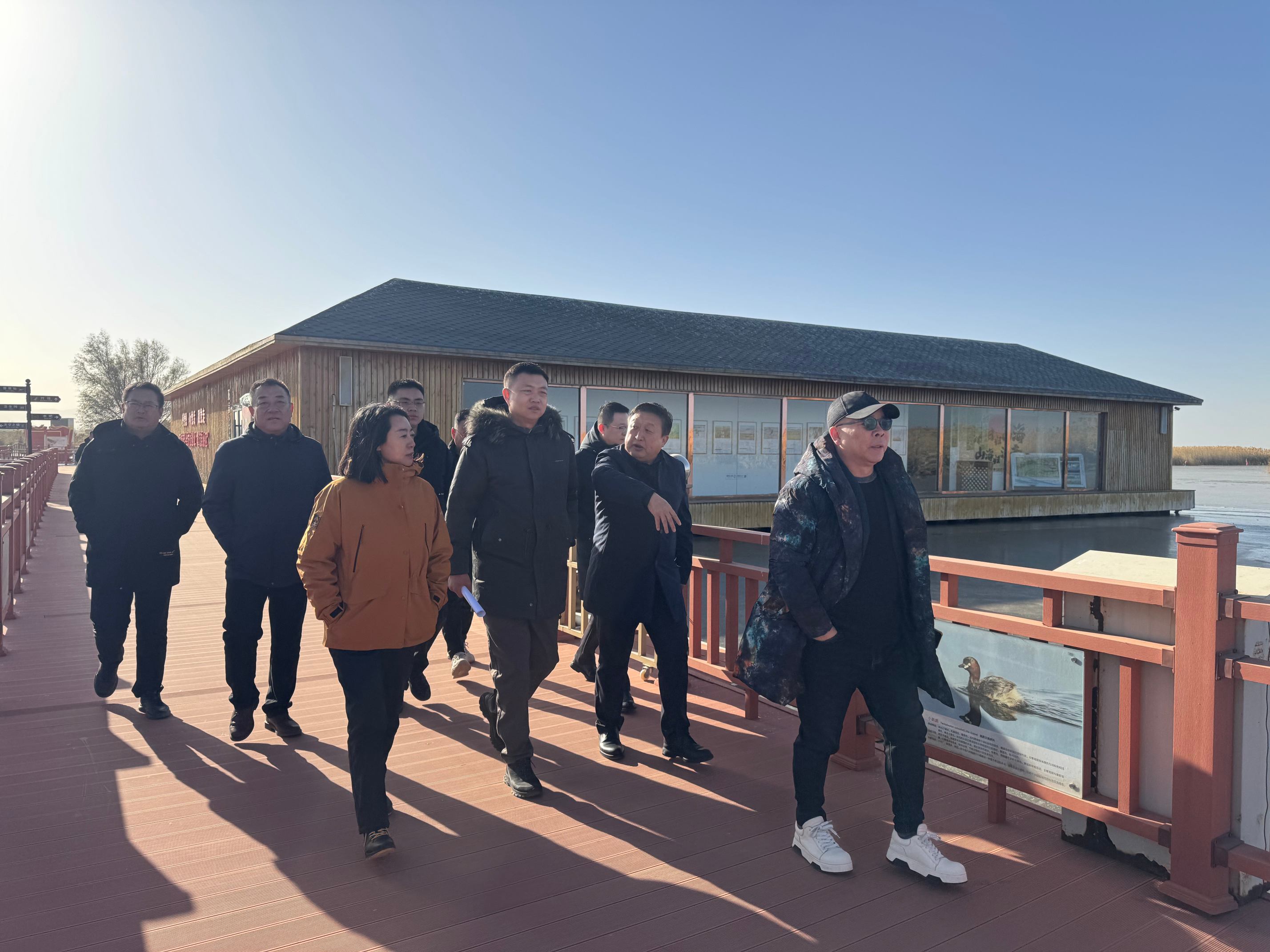 毛总携燕山大学专家团考察乌梁素海文旅项目